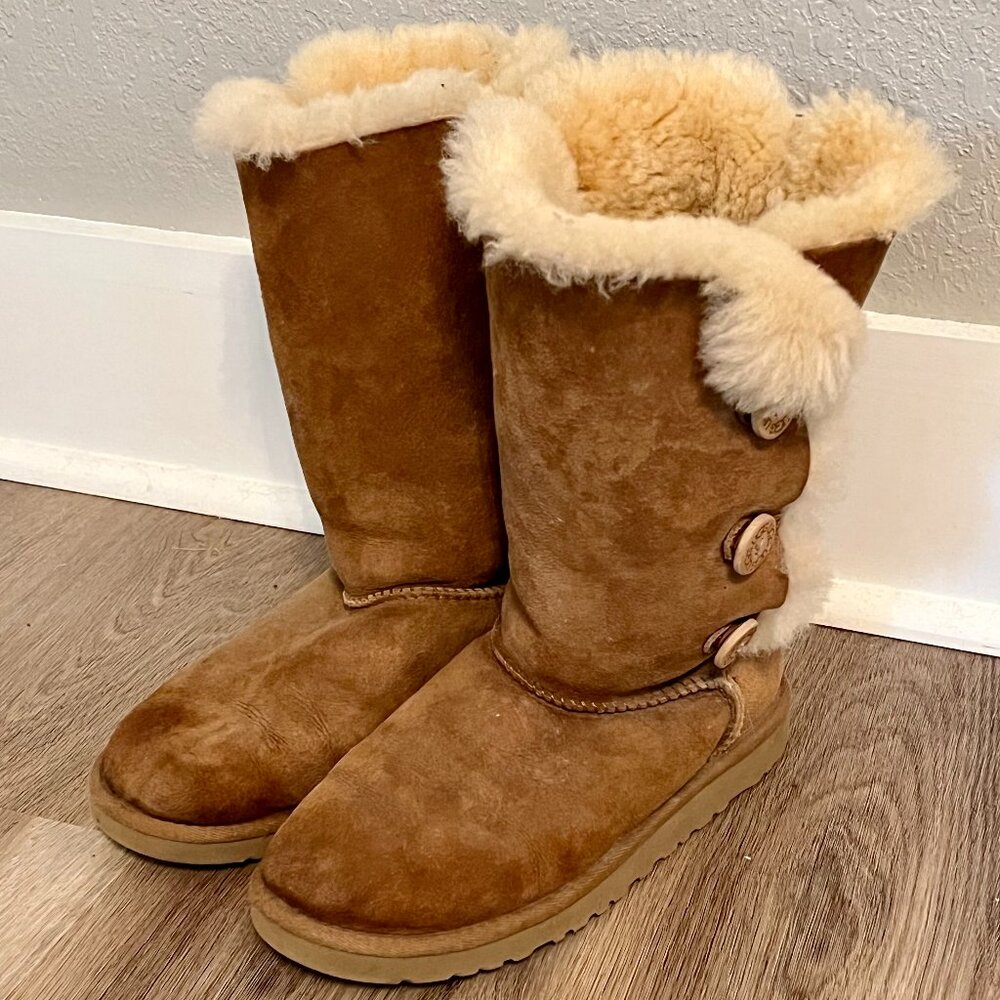 UGG Girls' Bailey Button Triplet Boots - Youth 5 US - EUC